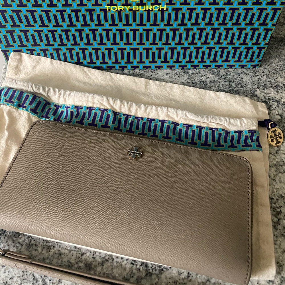 Authentic Tory Burch Continental Wallet / Wristlet